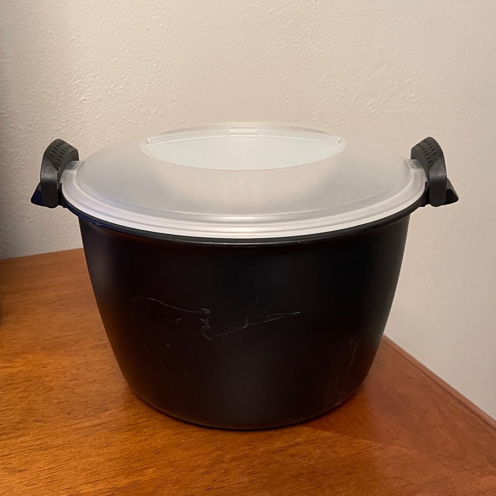 The Pampered Chef 3 Qt. Micro Cooker Plus Microwave Cooking Pot Steamer